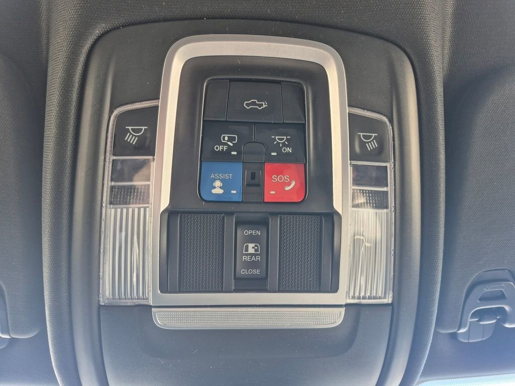 2022 RAM 1500 Limited Crew Cab 4x4 5'7" Box