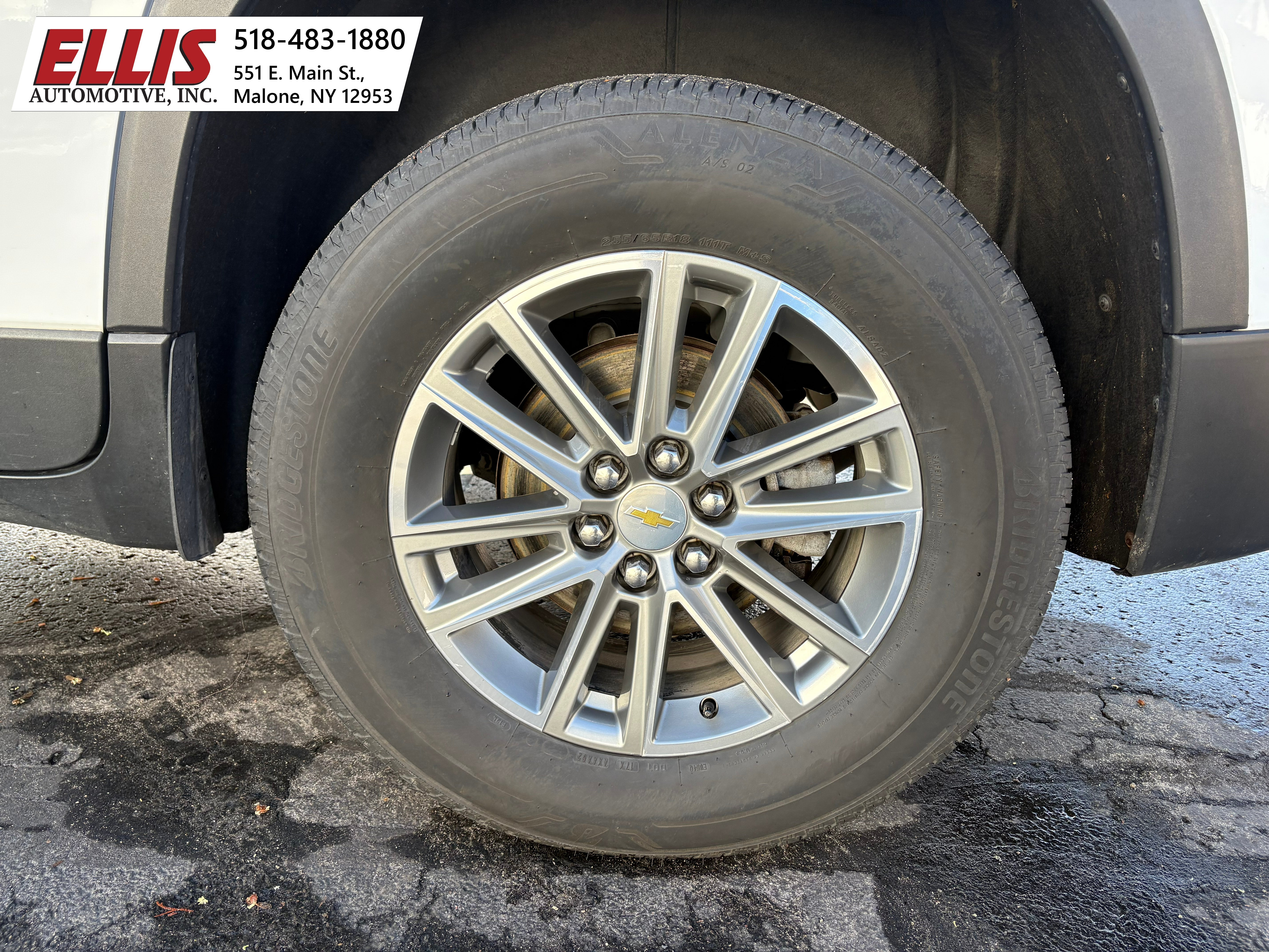 2023 Chevrolet Traverse LT Leather