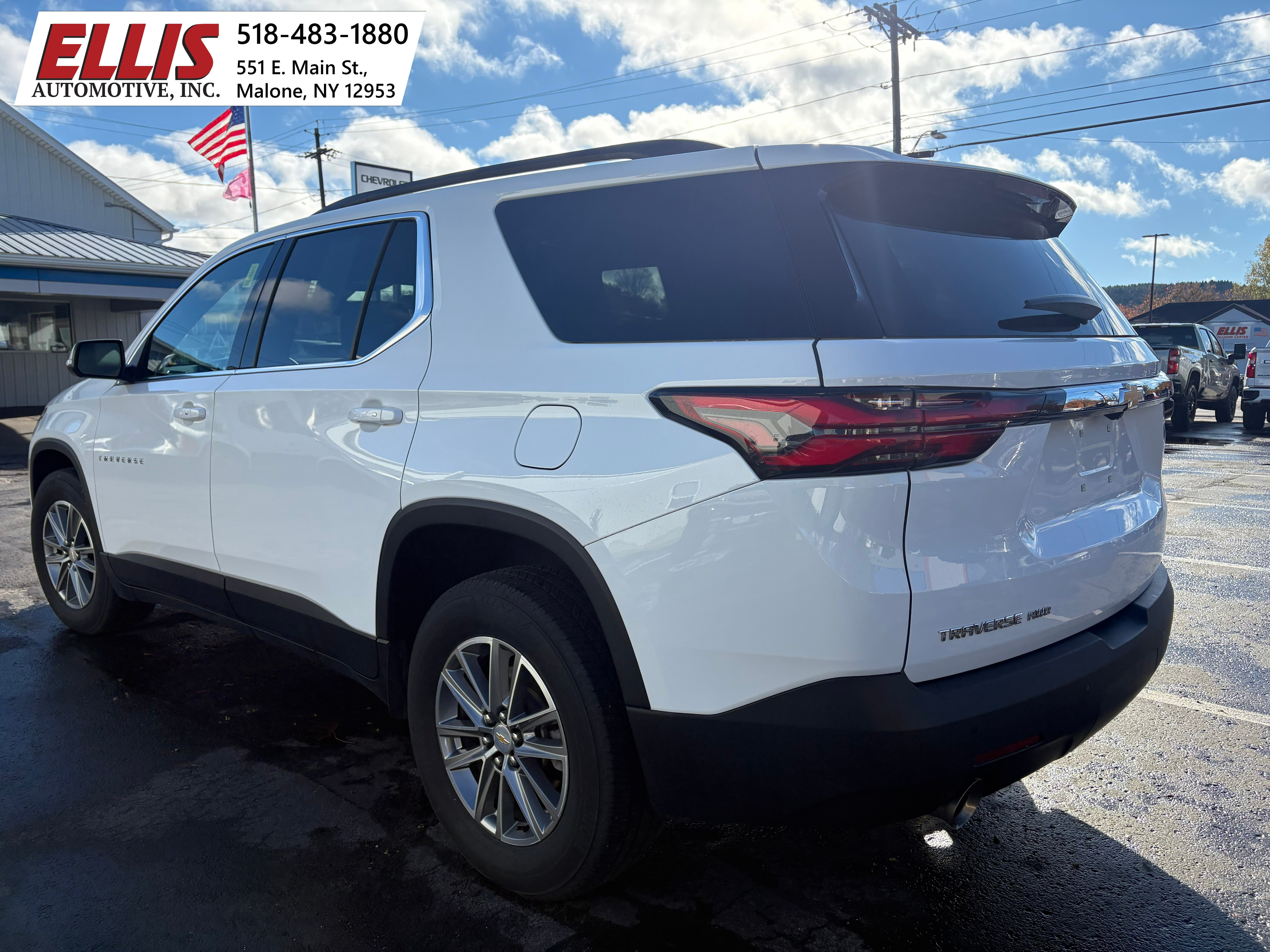 2023 Chevrolet Traverse LT Leather