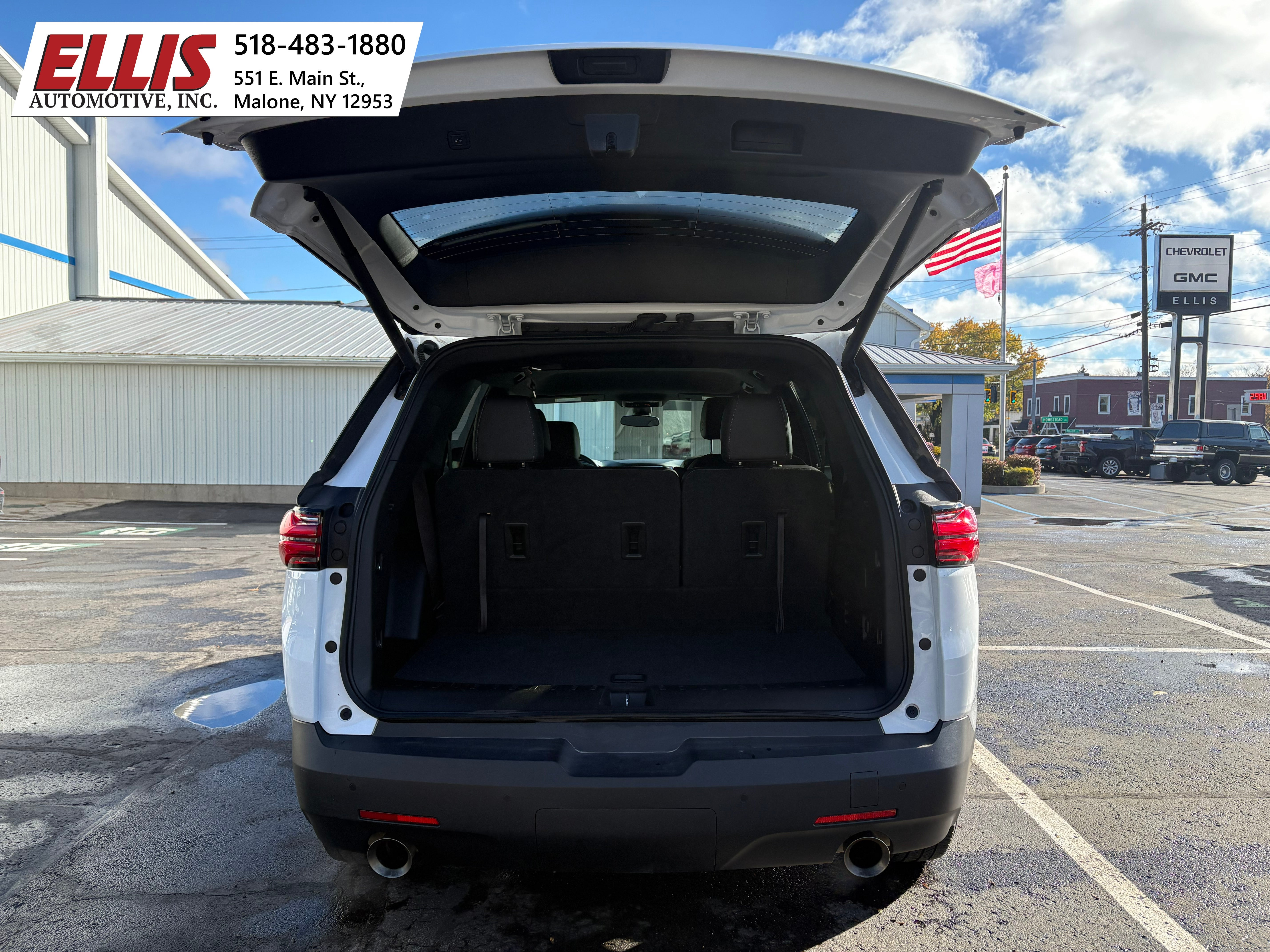 2023 Chevrolet Traverse LT Leather