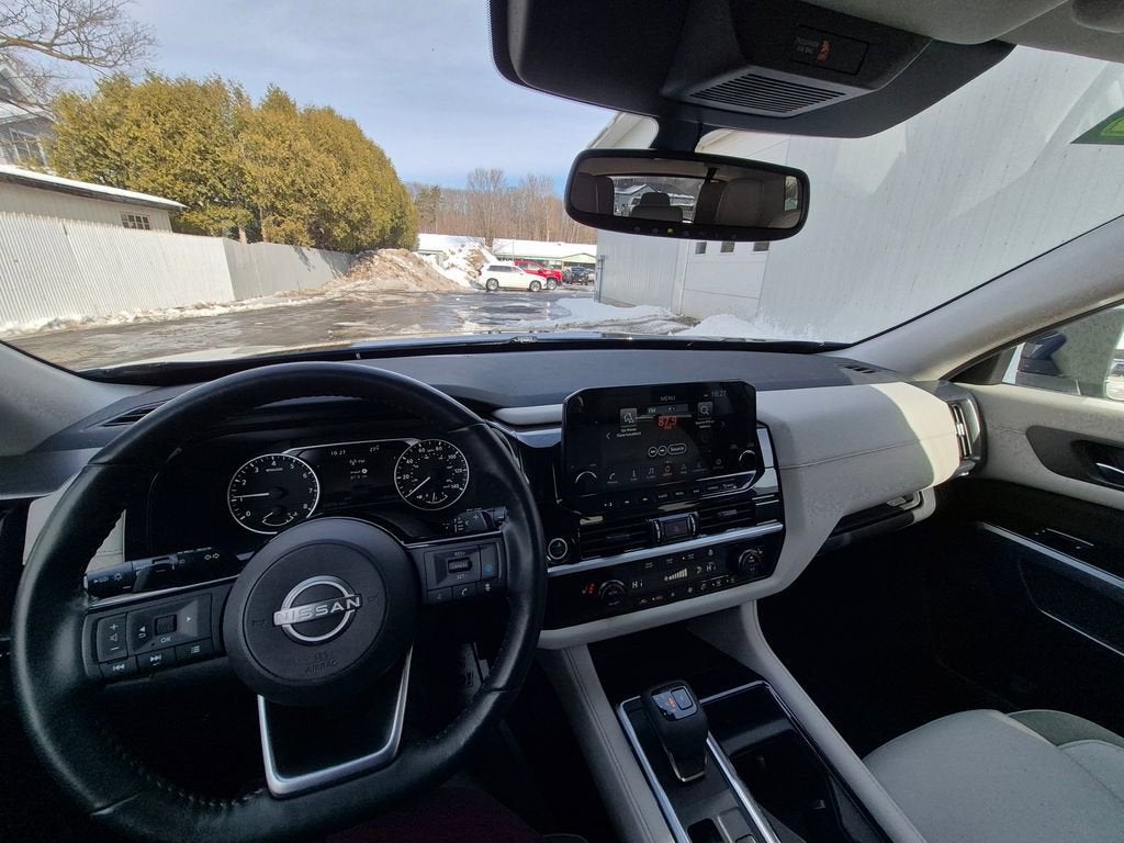 2022 Nissan Pathfinder SL 4WD