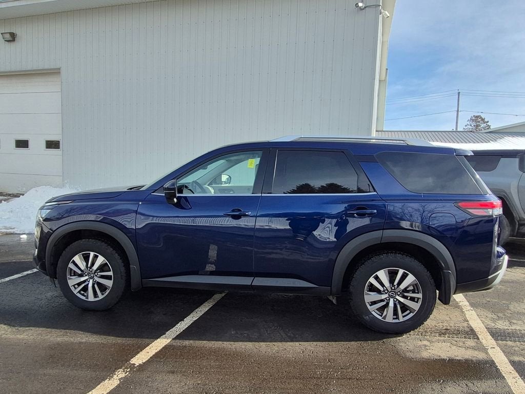 2022 Nissan Pathfinder SL 4WD