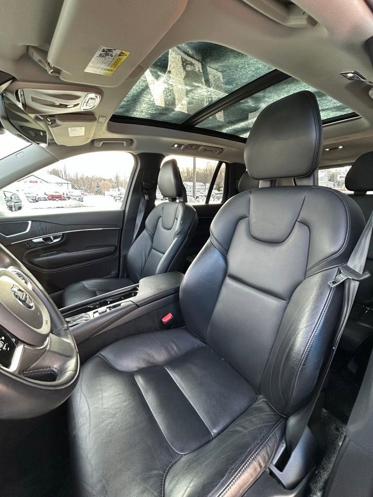 2020 Volvo XC90 Momentum