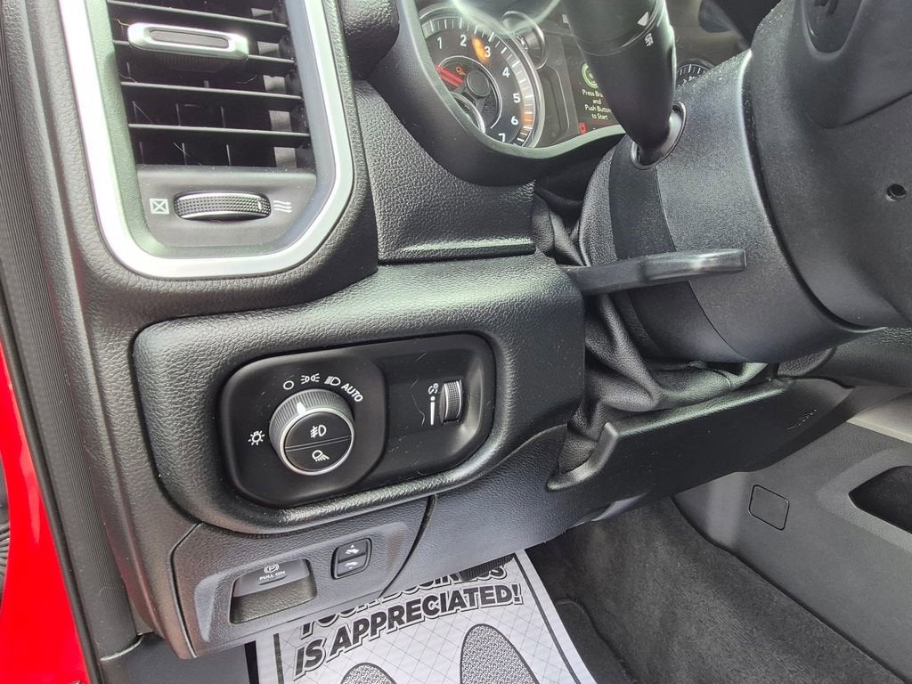 2020 RAM 1500 Big Horn Crew Cab 4x4 5'7" Box