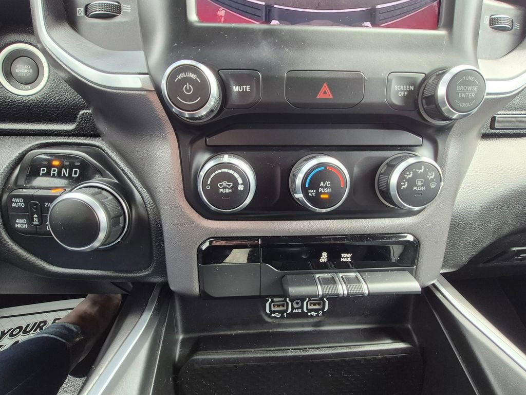 2020 RAM 1500 Big Horn Crew Cab 4x4 5'7" Box