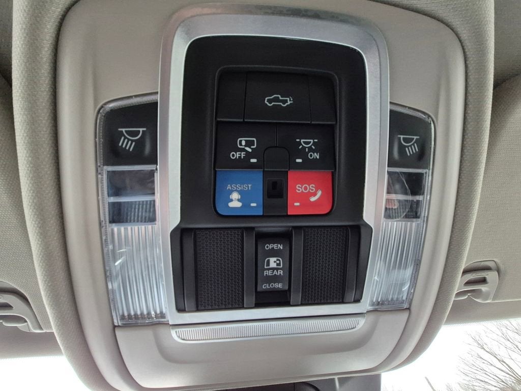 2022 RAM 1500 Laramie Crew Cab 4x4 5'7" Box