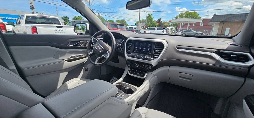 2023 GMC Acadia SLT