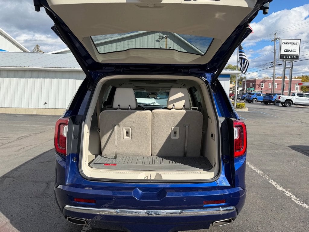 2023 GMC Acadia Denali
