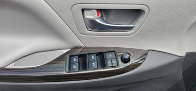 2017 Toyota Sienna XLE 8 Passenger