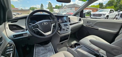 2017 Toyota Sienna XLE 8 Passenger