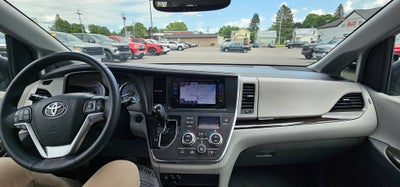 2017 Toyota Sienna XLE 8 Passenger