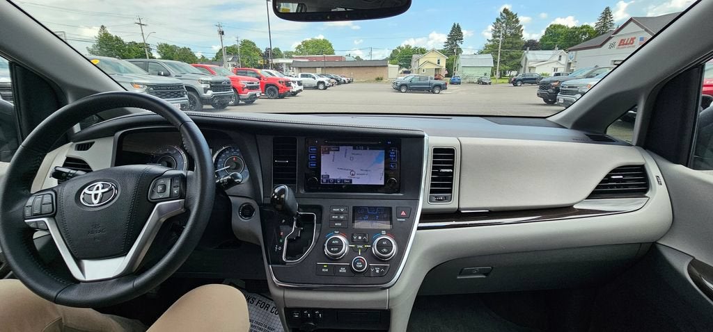 2017 Toyota Sienna XLE 8 Passenger