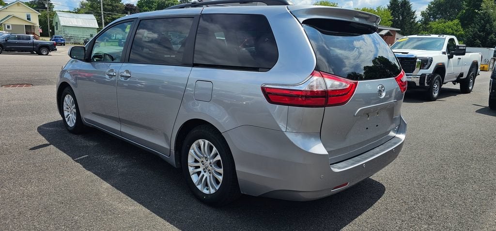 2017 Toyota Sienna XLE 8 Passenger