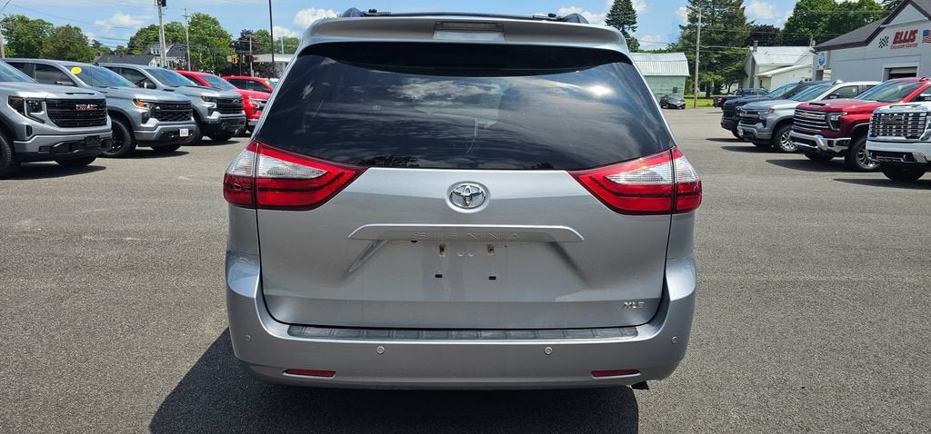 2017 Toyota Sienna XLE 8 Passenger